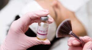 PRX-T33: la biostimolazione senza aghi per una pelle luminosa e compatta